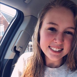 Meet your Posher, Lauren